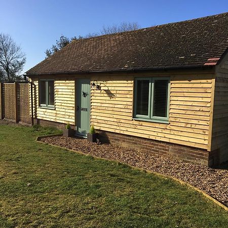 Little Banks Barn Apartment Ringwood Exterior photo